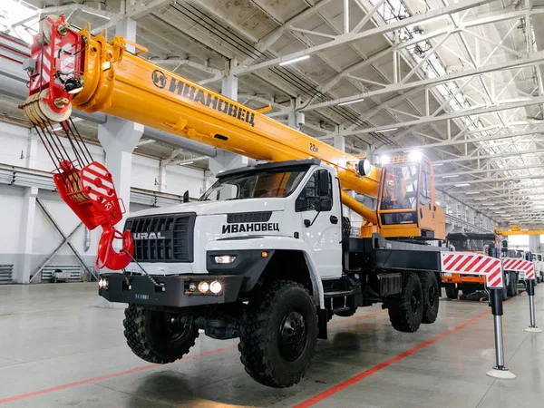 Автокран Ивановец КС-45717-2М на шасси УРАЛ 4320