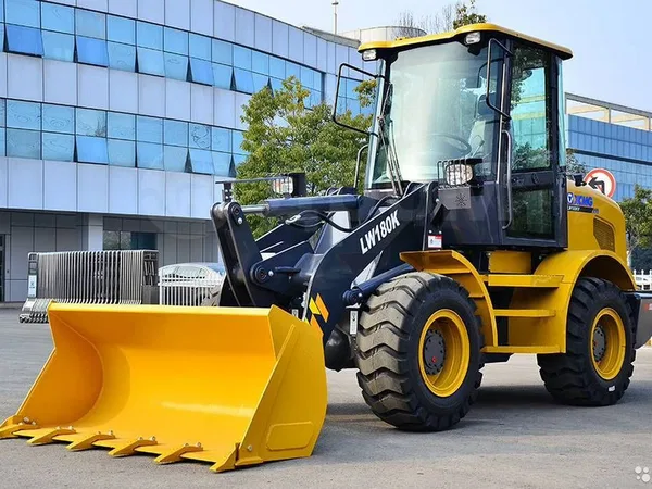 Фронтальный погрузчик XCMG LW180FV