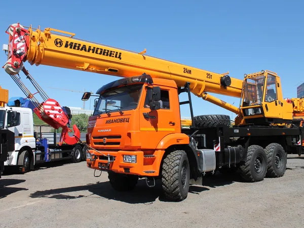 Автокран Ивановец КС-45717К-3М-24 на шасси КамАЗ 43118