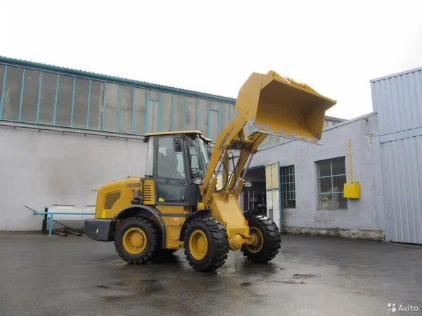 Фронтальный погрузчик XCMG LW180FV