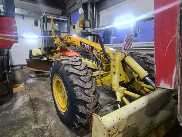 Автогрейдер Lutong PY220