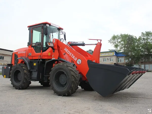 Фронтальный погрузчик RedStar 2500GT