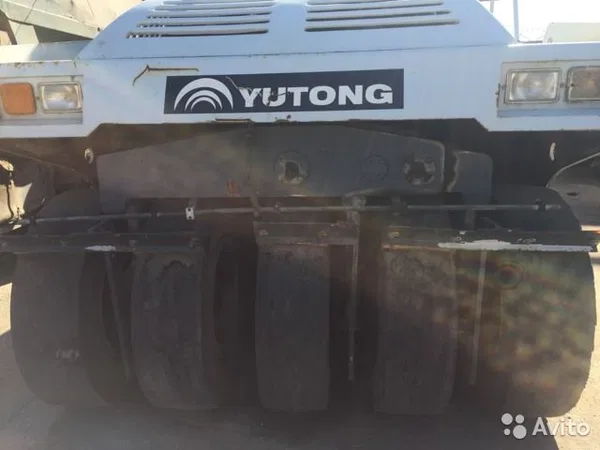 Пневмоколесный каток Yutong 6526B