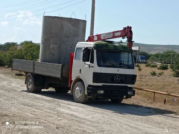 Бортовой грузовик с КМУ Mercedes-Benz Axor 1824