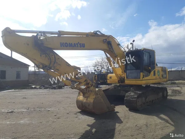 Гусеничный экскаватор Komatsu PC220-8