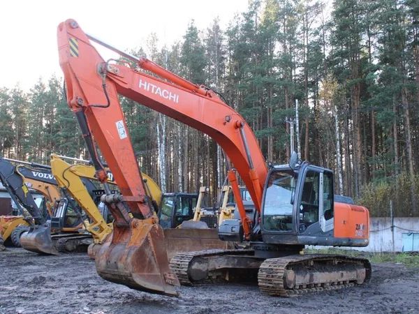 Гусеничный экскаватор Hitachi ZX240