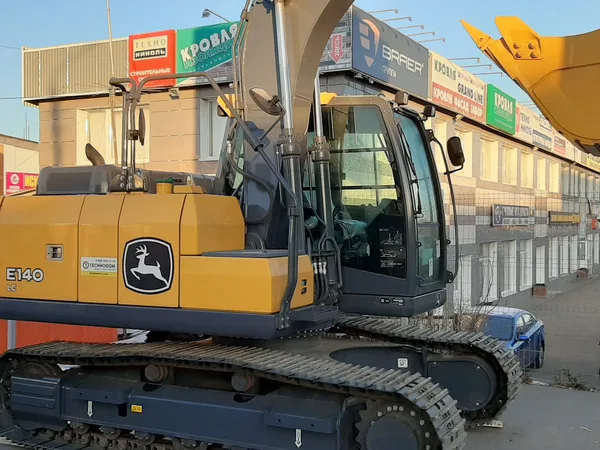 Гусеничный экскаватор John Deere E140LC