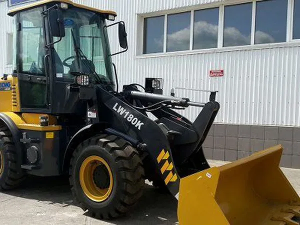 Фронтальный погрузчик XCMG LW180FV