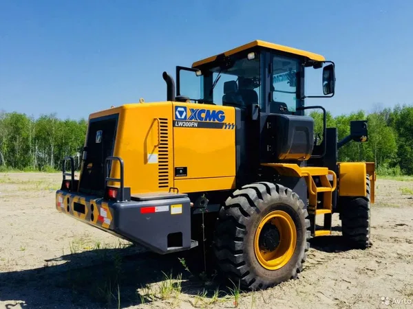 Фронтальный погрузчик XCMG LW300FN