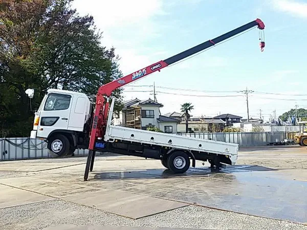Бортовой грузовик с КМУ HINO Ranger