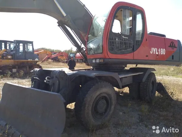 Колесный экскаватор Jjonyang JYL 180