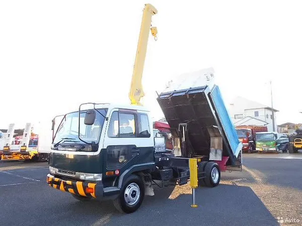 Бортовой грузовик с КМУ Nissan Condor