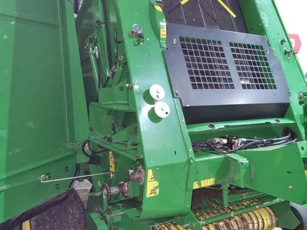 Пресс-подборщик John Deere 592