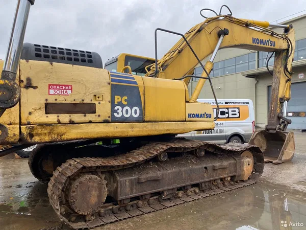 Гусеничный экскаватор Komatsu PC300-8