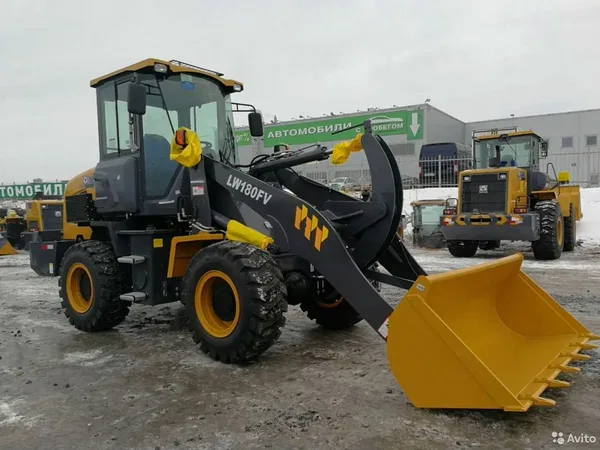 Фронтальный погрузчик XCMG LW180FV