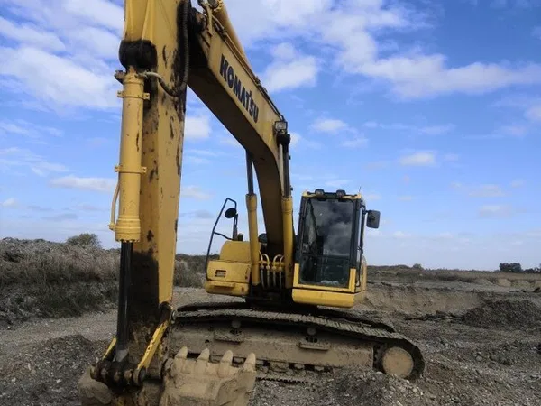 Гусеничный экскаватор Komatsu PC220LC-8