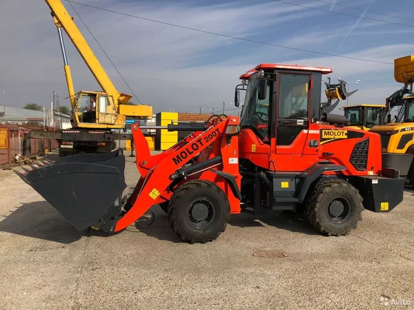 Фронтальный погрузчик Molot 200T