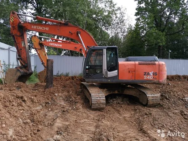 Гусеничный экскаватор Hitachi ZX240 5G