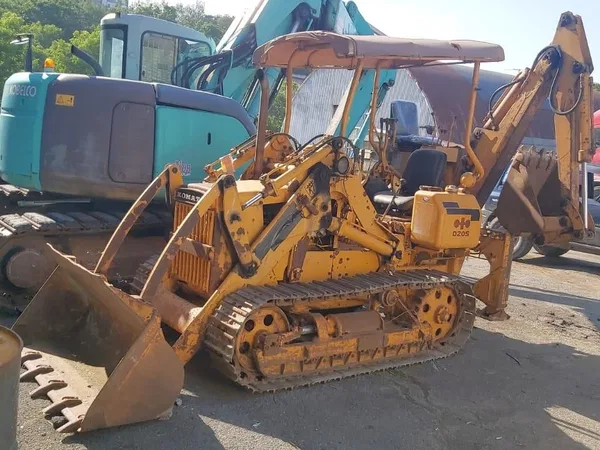 Экскаватор-погрузчик Komatsu D21S-5 (гусеничный)