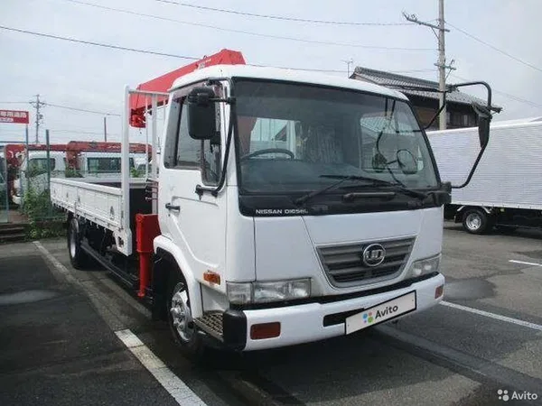 Бортовой грузовик с КМУ Nissan Diesel Condor