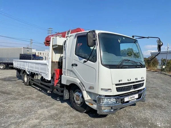 Бортовой грузовик с КМУ Mitsubishi Fuso Fighter