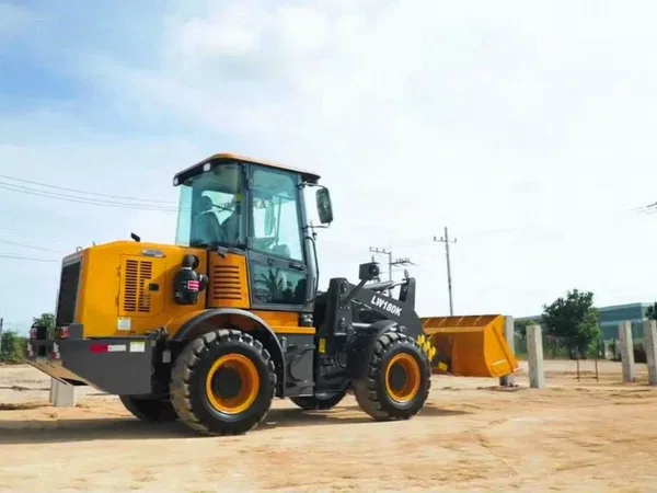 Фронтальный погрузчик XCMG LW180FV