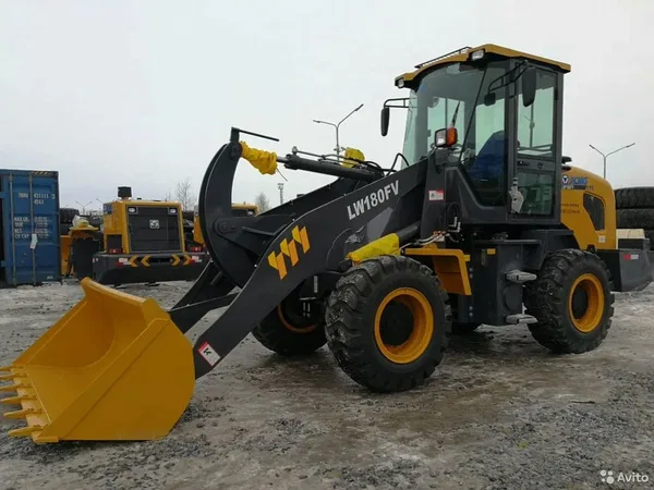 Фронтальный погрузчик XCMG LW180FV