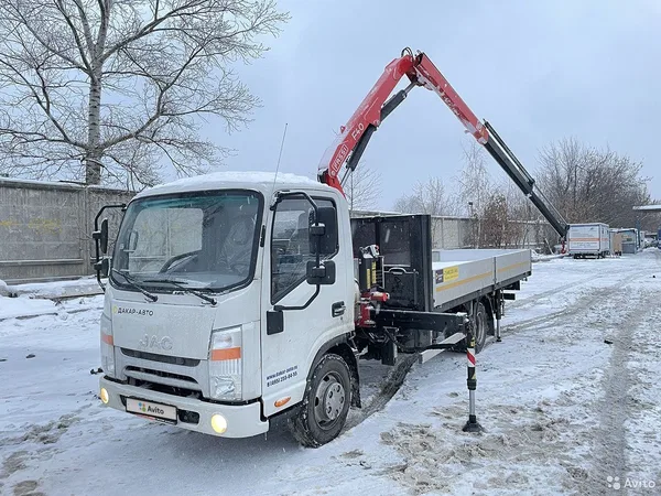 Бортовой грузовик с КМУ JAC N56