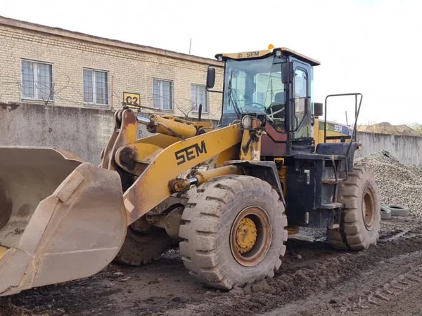 Фронтальный погрузчик SEM 655D