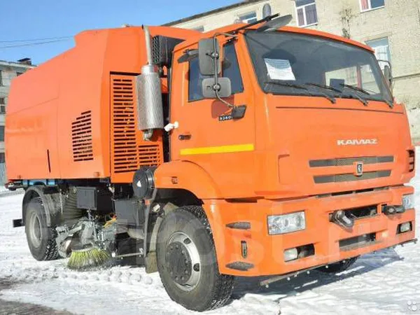 Вакуумная подметально-уборочная машина КО-318Д "Вихрь" на шасси КамАЗ 53605