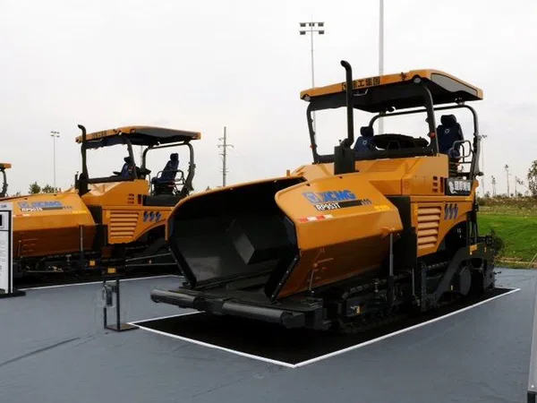 Асфальтоукладчик XCMG RP953