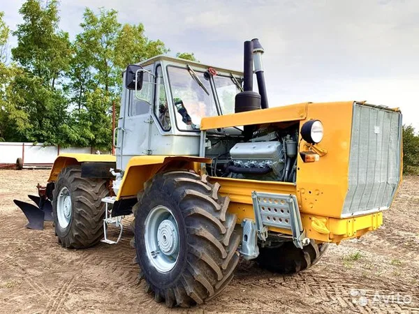Трактор ХТЗ Т-150К с плугом