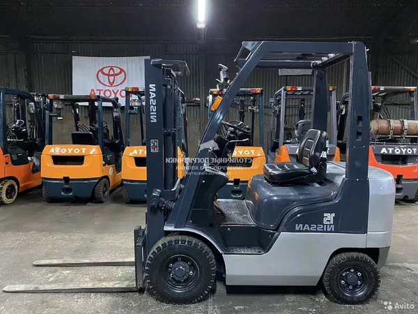Вилочный погрузчик Nissan P1F1A15D
