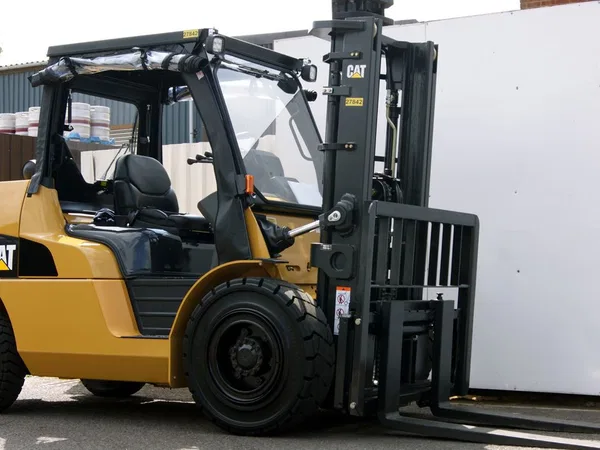 Вилочный погрузчик Caterpillar DP40NT