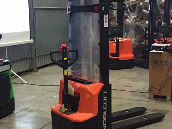 Штабелер Noblelift PSE12B