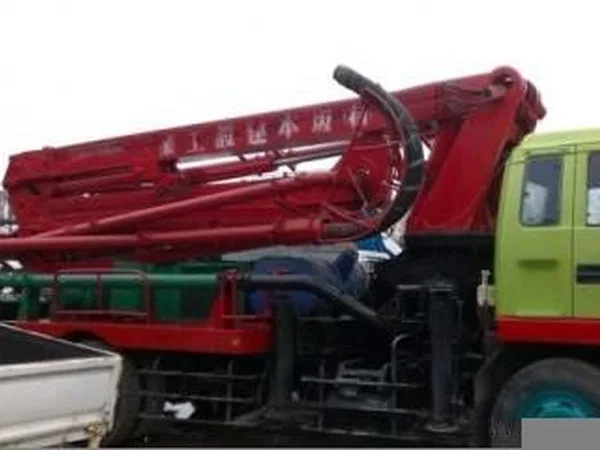 Автобетононасос Isuzu Forward