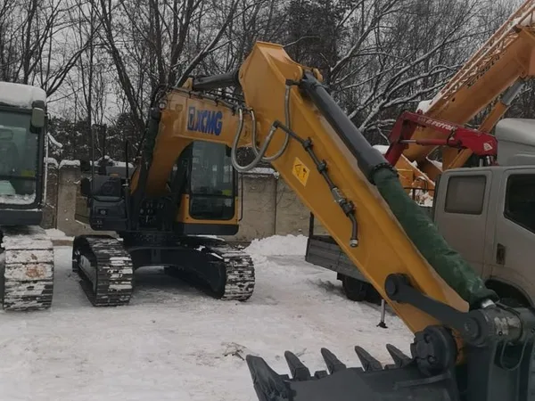 Гусеничный экскаватор XCMG XE225DN