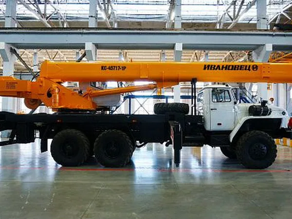 Автокран Ивановец КС-45717-1Р на шасси УРАЛ