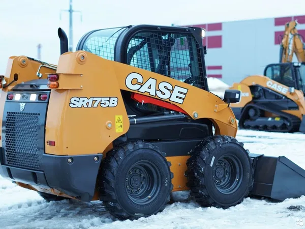 Мини-погрузчик CASE SR175B
