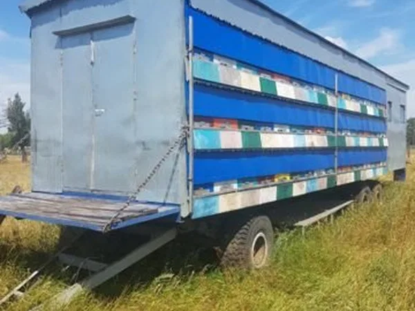 Прицеп пчеловоз на 102 семьи