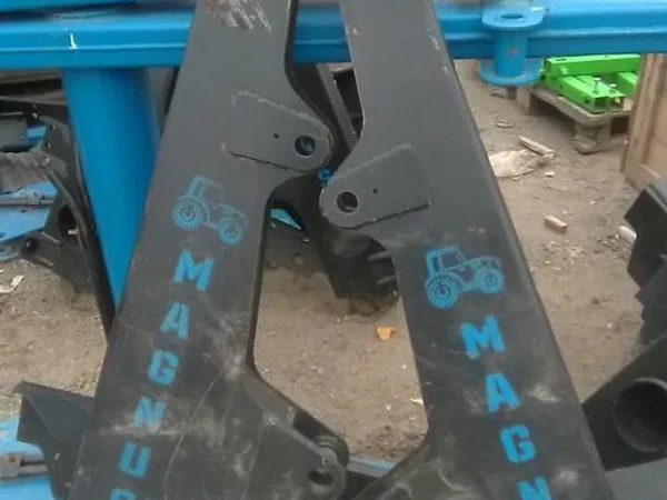 Навесной погрузчик (КУН) Магнус (Magnus) ПКУ-0,8