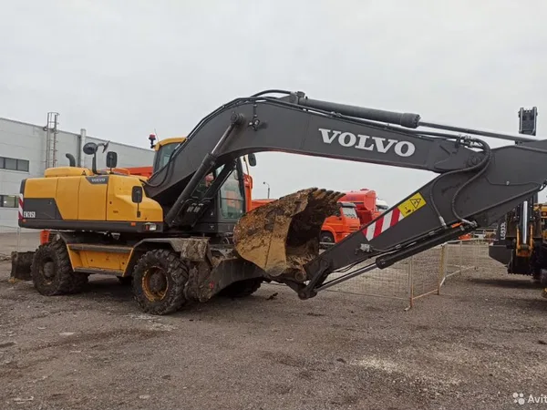 Колесный экскаватор Volvo EW205D