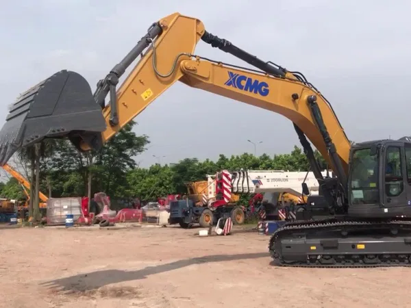Гусеничный экскаватор XCMG XE370CA