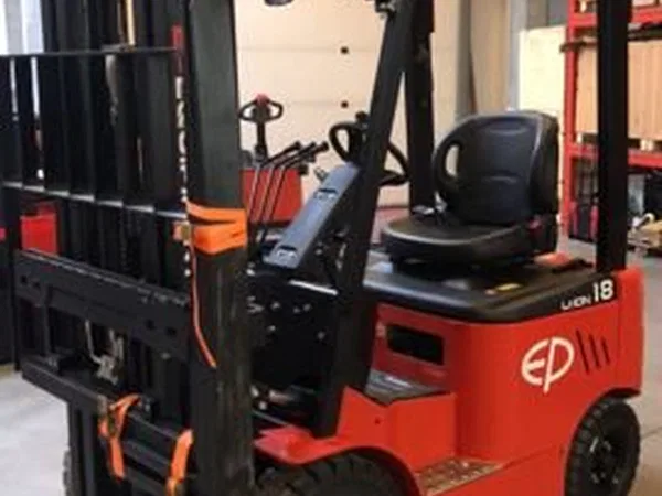 Вилочный электропогрузчик EP Equipment