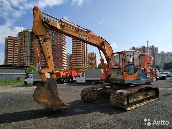 Гусеничный экскаватор UMG E200C