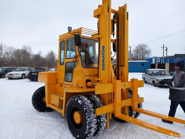 Вилочный погрузчик Komatsu FD80H-5