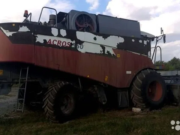 Зерноуборочный комбайн Ростсельмаш ACROS 560