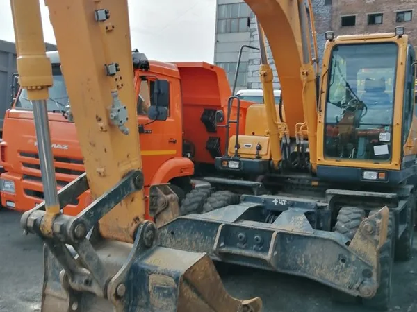 Колесный экскаватор Hyundai R180W-9S