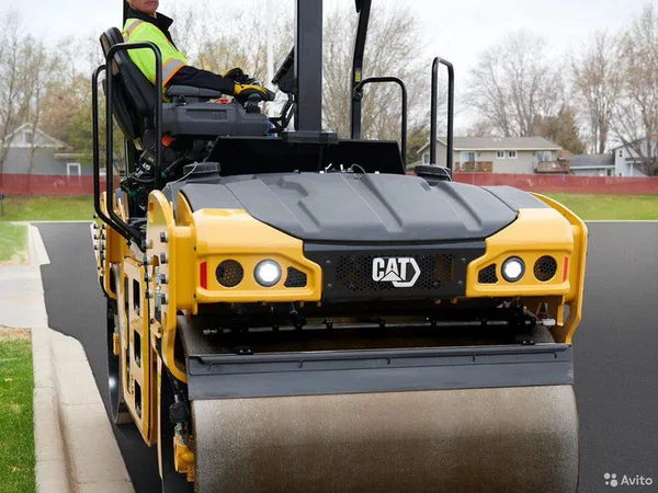 Двухвальцовый каток Caterpillar CB7