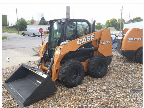 Мини-погрузчик CASE SR175